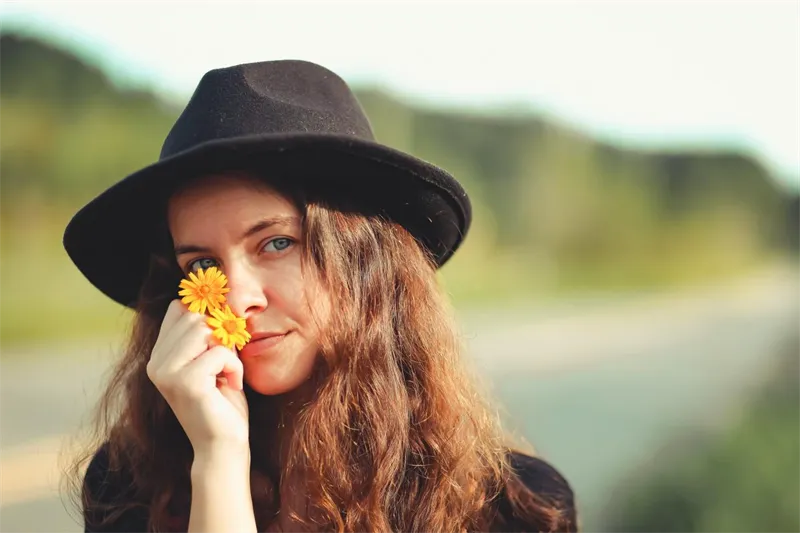 Comment porter un chapeau Fedora: un guide pour les hommes et les femmes