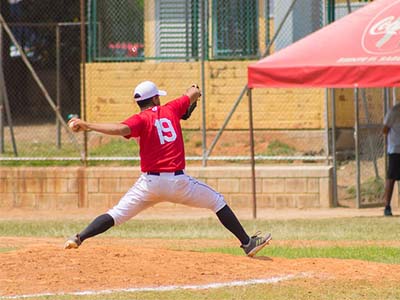 Pourquoi les gens aiment porter des casquettes de baseball? 3 utilisations et 4 avantages